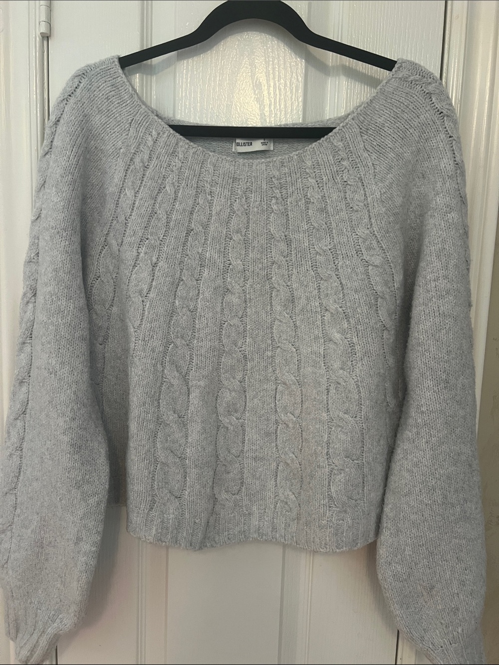 Hollister Light Gray Cable Knit Scoop Neck Sweater 🤩